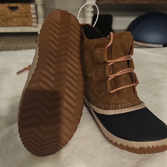 Sorel Women's Brown and Black Waterproof Boots - Picture 3 of 6